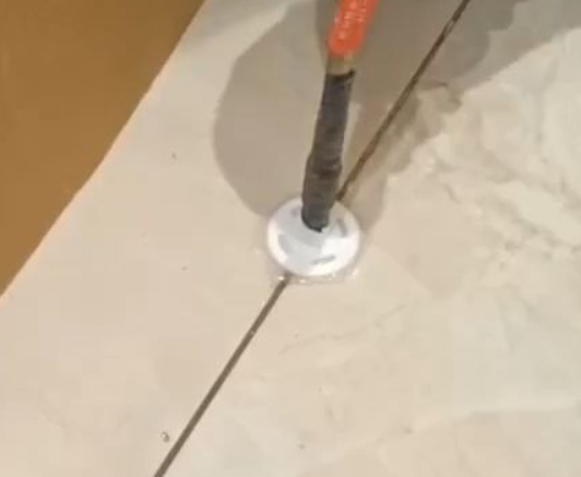 会泽瓷砖空鼓维修公司专业解答瓷砖在铺贴过程中，如果没有涂抹均匀到位的粘结材料（如水泥砂浆或瓷砖胶），可能会导致以下问题